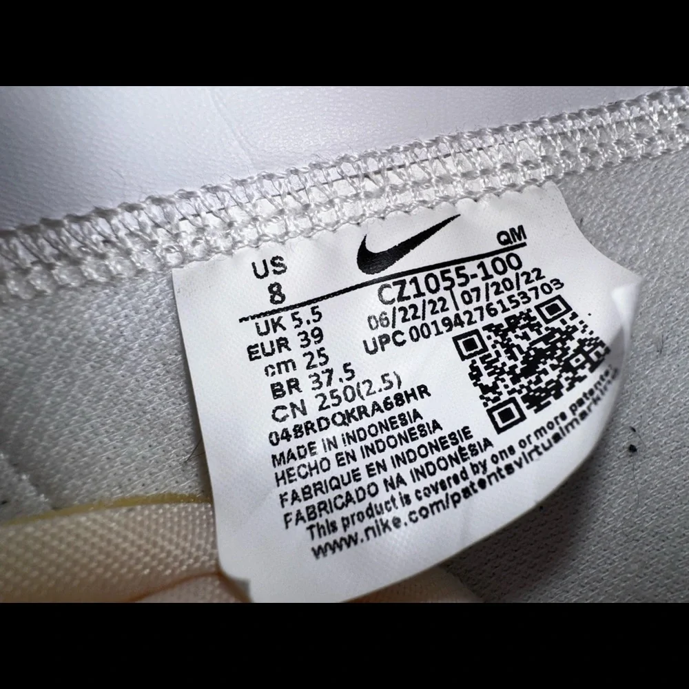 Nike Women’s Blazer mid 77